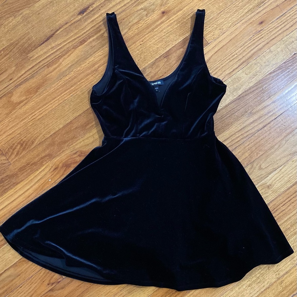 EXPRESS Short black velvet dress
